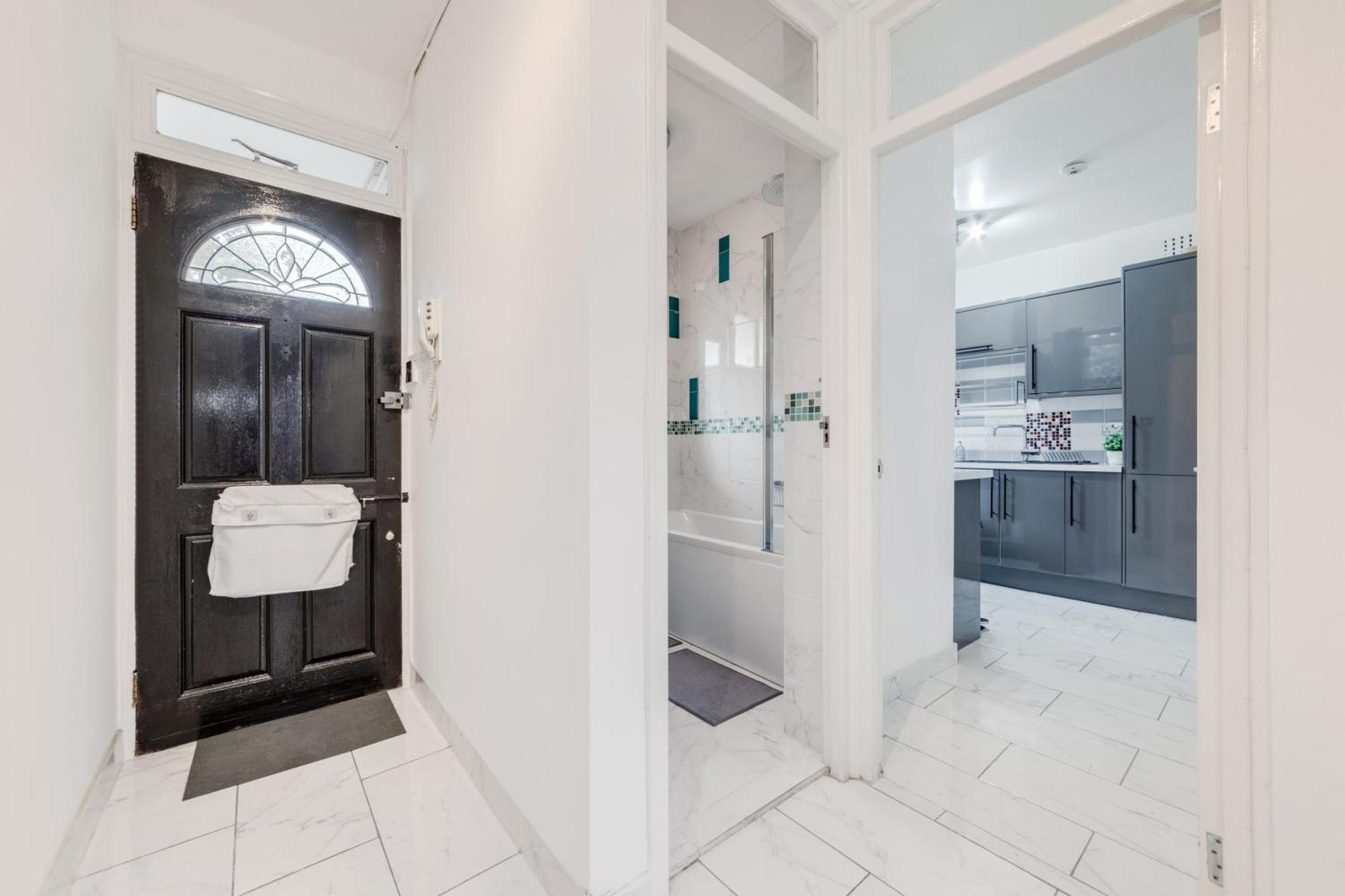 Close To The Us Embassy, 9 Elms - Spacious 1 Bed Appartement